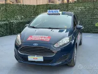 Usata Ford Fiesta 75 CV (55 kW) 2015 Blu Utilitaria