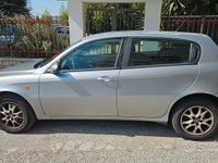 Usado Alfa Romeo 147 116 CV (85 kW) 2002 Gris Utilitario