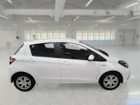 Usata Toyota Yaris Hybrid Business Edition 73 CV (53 kW) 2019 Bianco Berlina