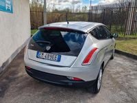 Usata Lancia Delta 120 CV (88 kW) 2012 Argento Utilitaria