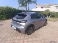 Usata Peugeot e-208 Allure 56 kW (77 CV) 2021 Utilitaria