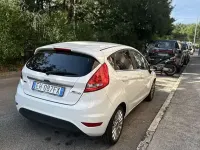 Usata Ford Fiesta 71 CV (52 kW) 2011 Bianco Berlina