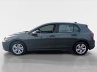 Usata VW Golf VIII Life 110 CV (80 kW) 2021 Dolphin grey Berlina