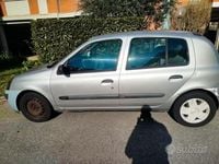 Usata Renault Clio II 65 CV (47 kW) 2002 Grigio Utilitaria