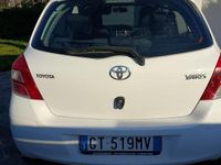 Usata Toyota Yaris 65 CV (47 kW) 2010 Bianco Berlina