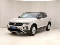 Käytetty VW T-Roc Life 116 HP (85 kW) 2023 Valkoinen Katumaasturi