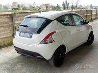 Używany Lancia Ypsilon 69 KM (50 kW) 2015 Biały Hatchback