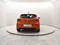 Usata Renault Clio Equilibre 101 CV (74 kW) 2023 Arancione Utilitaria
