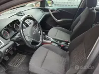 Usata Opel Astra 140 CV (102 kW) 2013 Berlina