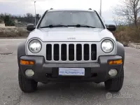 Usata Jeep Cherokee Sport 143 CV (105 kW) 2003 Grigio SUV