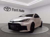 Usata Toyota Yaris 280 CV (205 kW) 2024 Bianco pastello Berlina