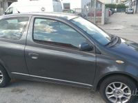 Usata Toyota Yaris 65 CV (47 kW) 2005 Grigio Berlina