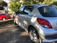 Usata Peugeot 207 70 CV (51 kW) 2014 Argento Berlina