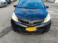Usata Toyota Yaris Active 99 CV (72 kW) 2013 Nero Utilitaria