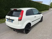 Usata Ford Fiesta Sport 80 CV (58 kW) 2005 Bianco Utilitaria