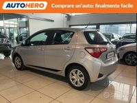 Usata Toyota Yaris Active 69 CV (50 kW) 2018 Grigio Berlina