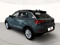 Usata VW T-Roc Life 116 CV (85 kW) 2025 Petroleum blue metallizzato nero SUV