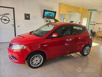 Usata Lancia Ypsilon Silver 69 CV (50 kW) 2017 Rosso Utilitaria