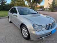 Usata Mercedes C220 Avantgarde 143 CV (105 kW) 2001 Grigio Berlina