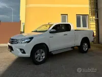 Usata Toyota HiLux 150 CV (110 kW) 2019 Bianco Pick-up