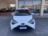 Usata Toyota Aygo X-play 72 CV (52 kW) 2019 Bianco Utilitaria