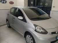 Usata Toyota Aygo 68 CV (50 kW) 2011 Grigio Utilitaria