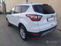 Usata Ford Kuga 120 CV (88 kW) 2019 Bianco SUV