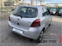 Usata Toyota Yaris 69 CV (50 kW) 2008 Argento Berlina