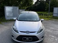 Usata Ford Fiesta 90 CV (66 kW) 2010 Grigio Berlina