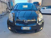 Begagnad Toyota Yaris 101 HK (74 kW) 2010 Svart Halvkombi