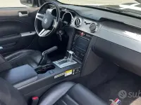 Usata Ford Mustang 305 CV (224 kW) 2008 Bianco Coupé