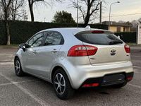 Usata Kia Rio EX 75 CV (55 kW) 2013 Grigio Berlina