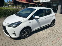Usata Toyota Yaris Hybrid Active 73 CV (53 kW) 2020 Bianco Berlina