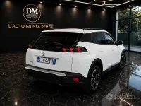 Usata Peugeot 2008 Allure 131 CV (96 kW) 2022 Bianco SUV