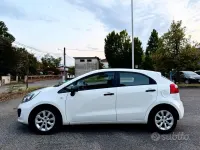Usata Kia Rio EX 85 CV (62 kW) 2012 Bianco Berlina