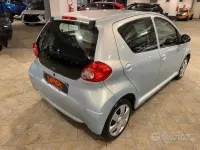 Usata Toyota Aygo 68 CV (50 kW) 2006 Azzurro Utilitaria