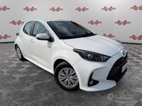 Usata Toyota Yaris Hybrid Active 116 CV (85 kW) 2021 Bianco Berlina