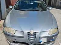 Usado Alfa Romeo 147 116 CV (85 kW) 2002 Gris Utilitario