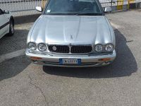 Usata Jaguar XJ8 237 CV (174 kW) 1998 Grigio Berlina