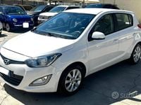 Usata Hyundai i20 Edition 75 CV (55 kW) 2013 Bianco Utilitaria