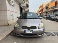 Usata Toyota Yaris Verso Sol 75 CV (55 kW) 2004 Gray Monovolume