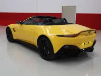 Usata Aston Martin V8 Vantage 510 CV (375 kW) 2023 Giallo Cabrio