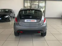 Usata Lancia Ypsilon Silver 70 CV (51 kW) 2020 Grigio