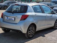 Usata Toyota Yaris 90 CV (66 kW) 2015 Grigio Utilitaria
