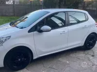 Usata Peugeot 208 68 CV (50 kW) 2013 Bianco Utilitaria