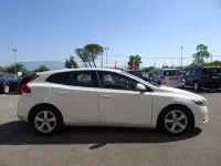 Usata Volvo V40 Kinetic 114 CV (83 kW) 2014 Bianco Berlina