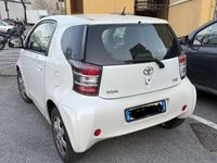 Usata Toyota iQ Active 98 CV (72 kW) 2012 Bianco Utilitaria
