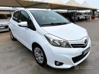 Usata Toyota Yaris Lounge 90 CV (66 kW) 2013 Bianco Utilitaria
