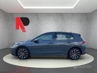 Usata VW Golf VIII Life 115 CV (84 kW) 2022 Grigio Berlina