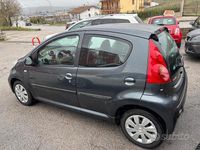 Usata Peugeot 107 68 CV (50 kW) 2011 Grigio Utilitaria